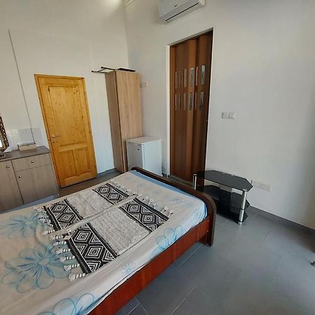 Anna Guesthouse 10 Min Walk From The Beach Larnaca Bagian luar foto