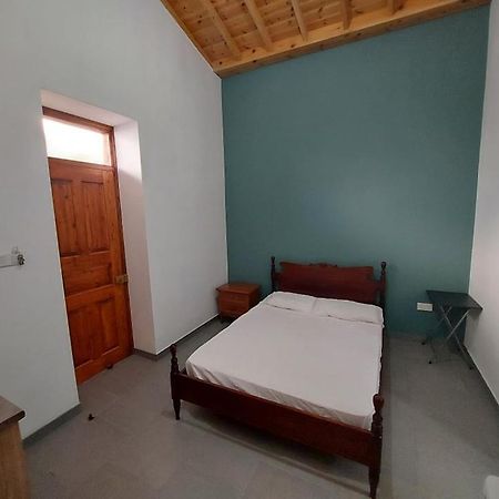 Anna Guesthouse 10 Min Walk From The Beach Larnaca Bagian luar foto