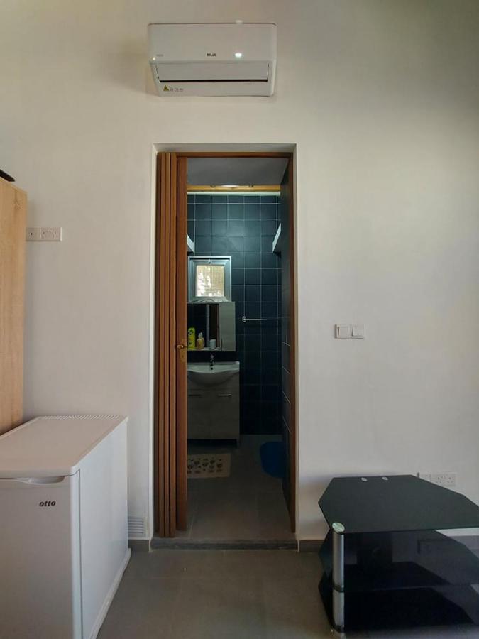 Anna Guesthouse 10 Min Walk From The Beach Larnaca Bagian luar foto