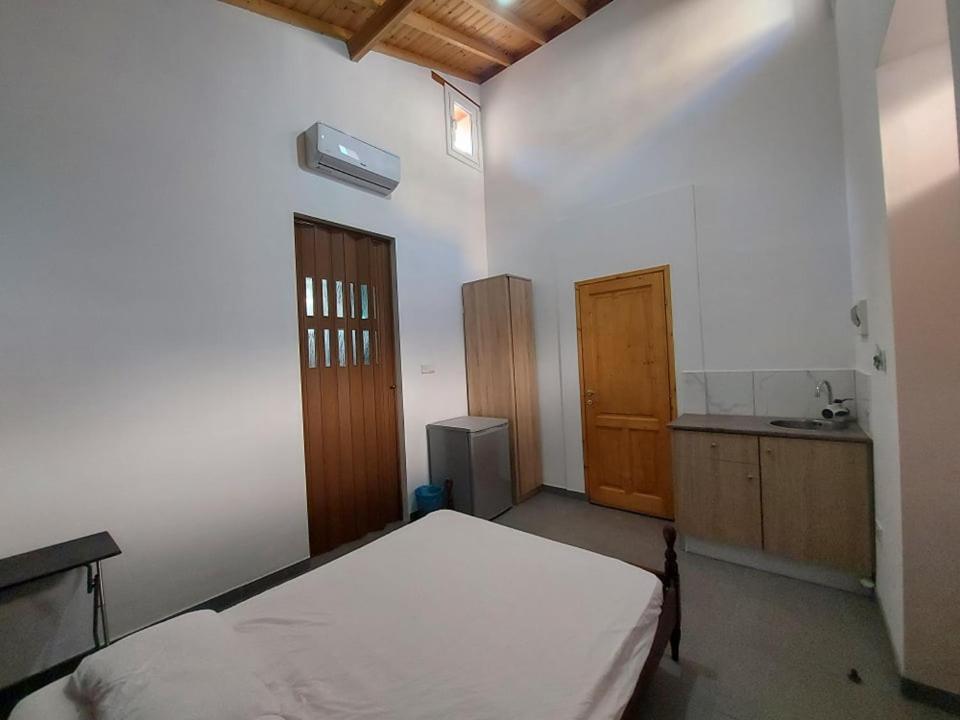 Anna Guesthouse 10 Min Walk From The Beach Larnaca Bagian luar foto